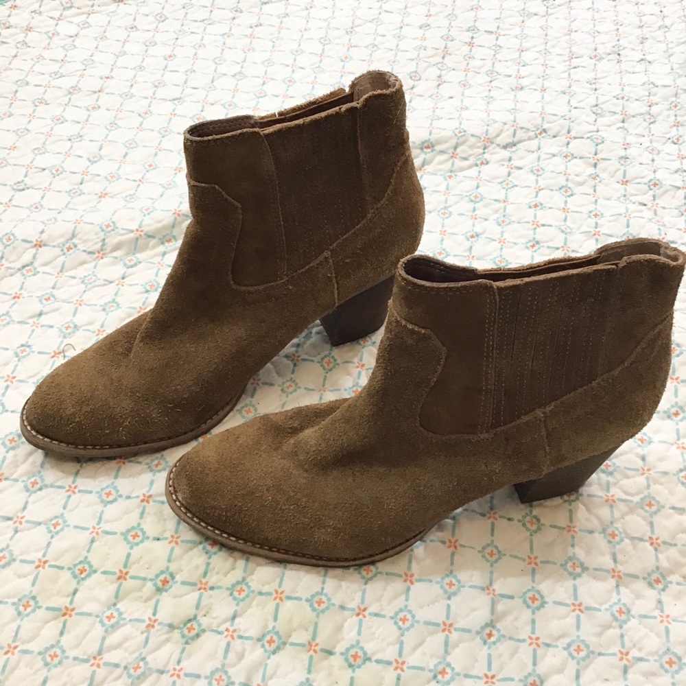 Dolce Vita suede ankle boots size 8